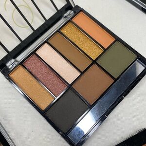 Pallet make up 
3 packs NUDE AP031 
1 Pack Natural Ap033